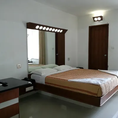 Lotus Bay View Hotel โรงแรมใกล้พรอมเมอนาดริมทะเล
