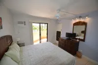 Maui Sunset B201: Beautiful 2 Bedroom, 2 Bath, Kihei Condo. Sleeps up to Six