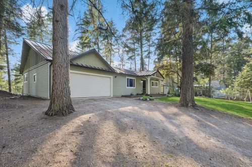 Family friendly house in Many Lakes with Hot Tub