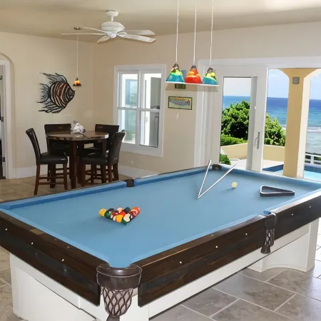 OCEANFRONT LUXURY VILLA, 4900sf, 4br, 4bth, billiards and Gym