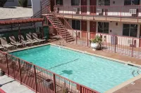 Days Inn by Wyndham Victorville - Hesperia I-15 Palmdale Road - parkir