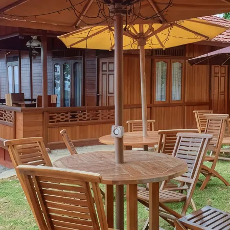 Imelda Resort Отели рядом с достопримечательностью «Пляж Air Manis»