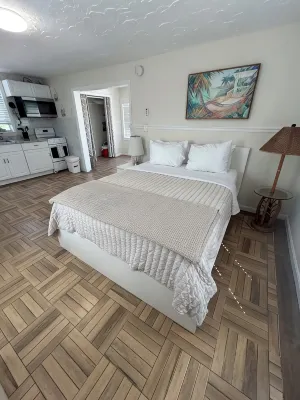 Palm Cottage - Sleeps 4  Summer Fun ..Lobster Season.