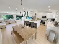 Spacious 4Br Upper Duplex Unit • AC • WiFi • Quiet Area • Near SeaTac Airport