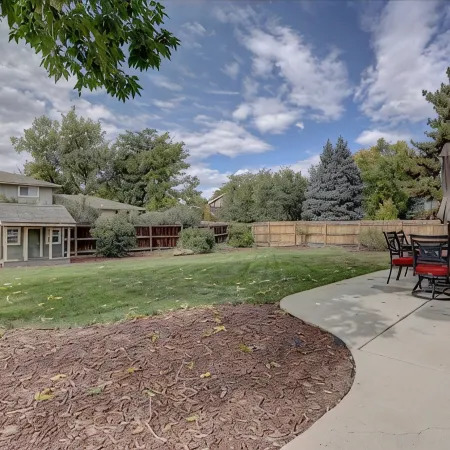 Modern 5 BR - Large Yard + BBQ + Kid's Playhouse + Game Room + Great WiFi