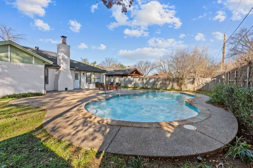 Golden DFW - Near Stadiums, Large Pool, Fire Pit - Homestays