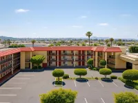 Rancho San Diego Inn & Suites