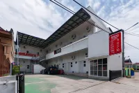RedDoorz Syariah Near Rsud Zainoel Abidin Banda Aceh - parking