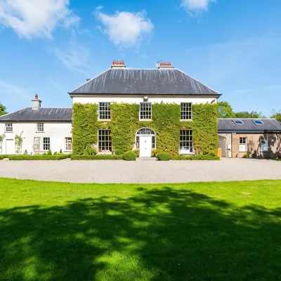 Clonganny House Hotels near Cahore Point