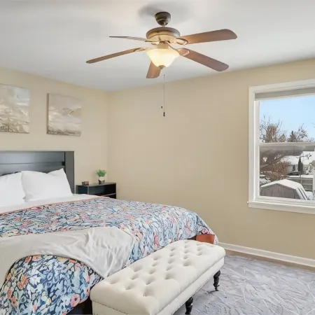 PROMO 10% WEEKLY AND 15% MONTHLY OFFNaperville/Aurora, King Bed, Fenced Yard!