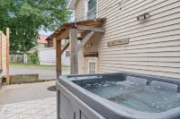 Sunset Getaway ~ Sleeps 8 with Private Beach and Hot Tub - 4-Star