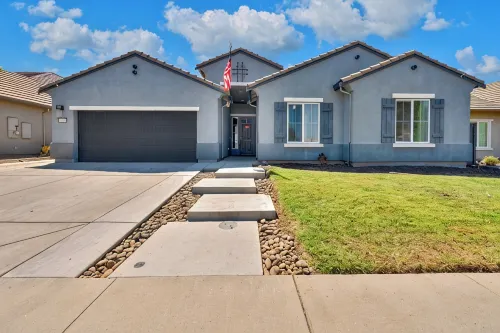 Family Pool Home – Saltwater Pool & Fire Pit – 2 King Suites – Sleeps 12 - Wifi