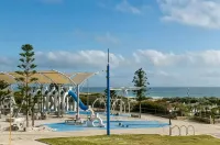 Scarborough & Absolutely Beachfront - parking