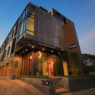 The Plubpla Serviced Apartment Hotels near Maria Rosa Mystica Church