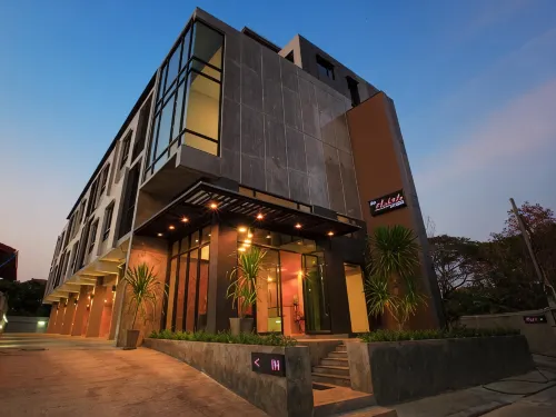 The Plubpla Serviced Apartment - Condos