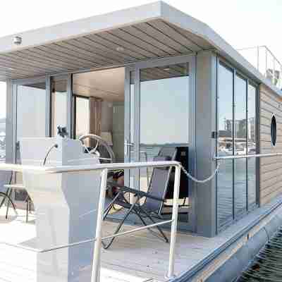 Houseboat Luv in Sonwik harbor with a view of Denmark Others