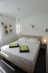 Apartment Njivice for 2 persons, 3 star "Lilis" apartment - Homestays