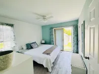 Newly Renovated 3BD/2BTH, 1 BLK to Beach