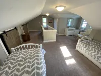 Exclusive Pewaukee Lake House ~ Includes Kayaks!
