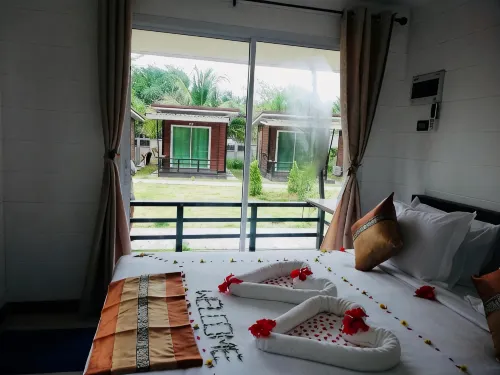 Phumiphat Resort Koh Mook - breakfast