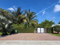 Modern Oasis, Steps to Ave, Heated Pool + Hot Tub, Beach Membership, Mini Golf - 프라이빗 풀