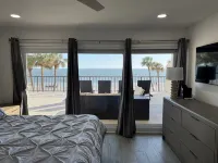 Newly Remodeled 2/2 Gulf Front Corner Condo with Amazing Balcony Living Space - 4 stjerner