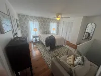 Restored 1870s 4BR, 2.5 bath, formal dining, in the heart of Berkeley Springs Hotels in Berkeley Springs