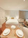 Luxury House into Nature in Sandton, peaceful place with full of greens