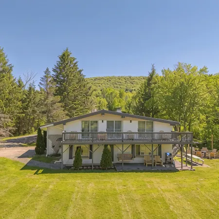 Hog Mountain Chalet • Hot Tub • Near Belleayre