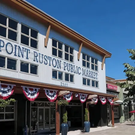 Stay near Point Defiance Park in our charming 1-bedroom cottage