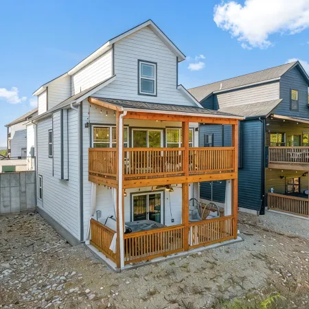 Summer Specials!-Brand New! 1 Mile to Sdc, 2 Arcades, Private Hot Tub, 2 Pools