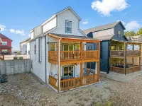 Summer Specials!-Brand New! 1 Mile to Sdc, 2 Arcades, Private Hot Tub, 2 Pools