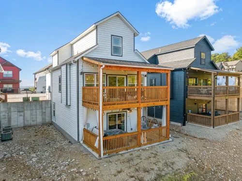 Summer Specials!-Brand New! 1 Mile to Sdc, 2 Arcades, Private Hot Tub, 2 Pools