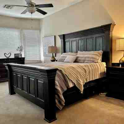 Prime Location! North Scottsdale Retreat - 1 Level Home w/Private Pool Rooms