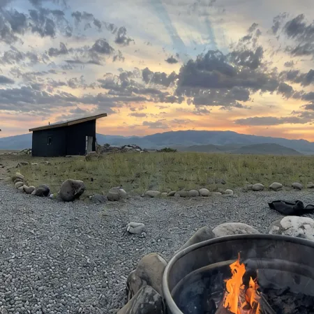 Serene cabin 3 with AC in charming Paradise valley with stunning views