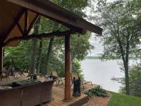 “The View on Gull” Spacious 4-bedroom plus loft house with 100’ on Gull Lake