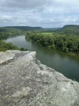 RIVERFRONT  NEW 4-bedroom house with WiFi and AC in Calico Rock