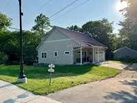 New 4Br Egg Harbor Home: Walk to Downtown + 2 Min Drive to Egg Harbor Beach エッグ・ハーバーのホテル