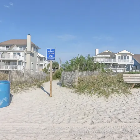 Classic Beach Cottage on Oceanside of Wrightsville Beach-Upper Unit