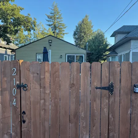 Broadway Charmer, 3 minutes from Downtown and just 13 minutes from the Airport.