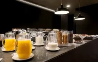 Neat Hotel Avenida - breakfast