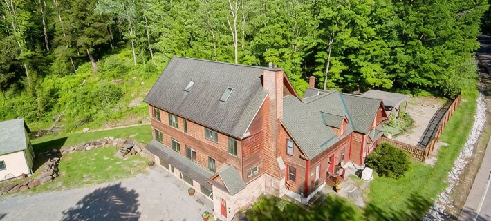 Large Family Lodge w/ Hot Tub, Sports Game Room, Gaming Room, and Pet Friendly! 애디슨 카운티 호텔