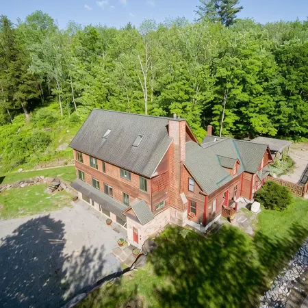 Large Family Lodge w/ Hot Tub, Sports Game Room, Gaming Room, and Pet Friendly! Отели в г. Аддисон