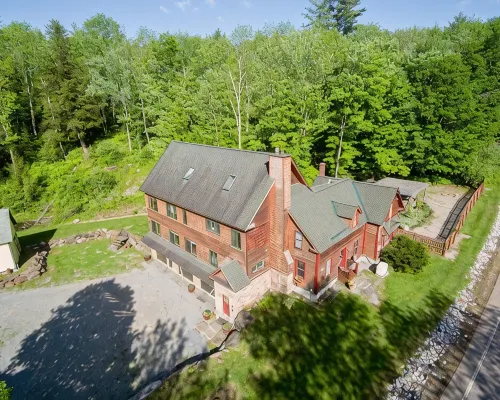 Large Family Lodge w/ Hot Tub, Sports Game Room, Gaming Room, and Pet Friendly! Hotels in Ripton