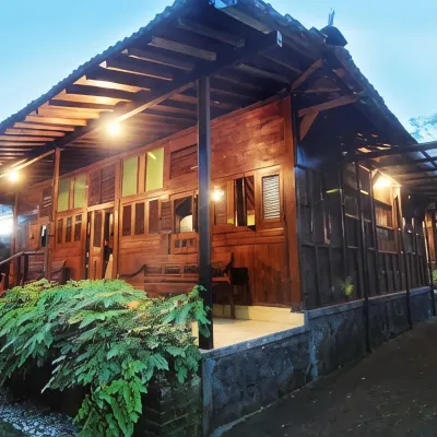 Ethnic Room at Omah Limasan by Omah Bungah Hotels near Mount Merapi Museum