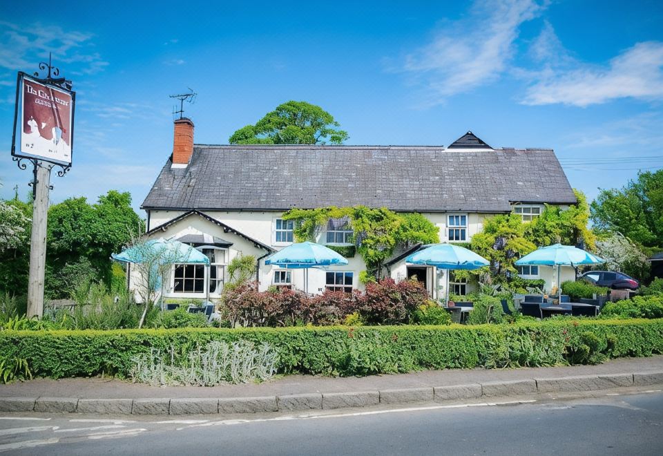 The Cricketers Clavering - Housity