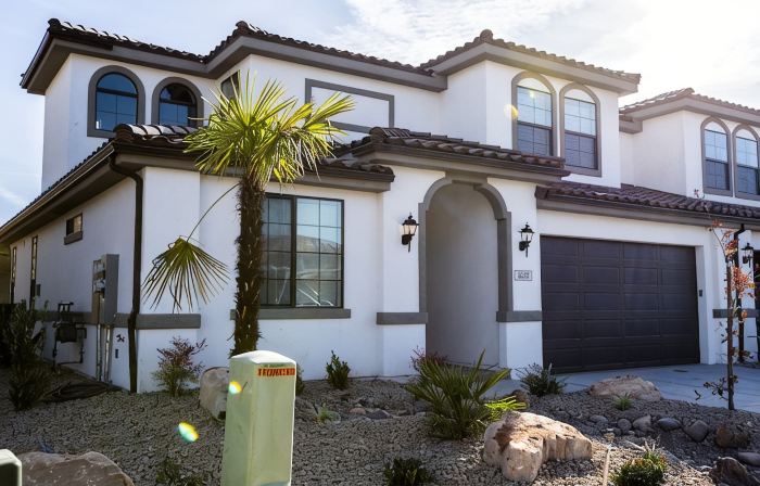 5 Bedroom & 5 Bathrooms Beautiful Washington Home. YEAR ROUND Pool access