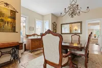 Perfection near the River - 4 Bedroom with Main Floor Bedroom and Ensuite Bath - ヴィラ