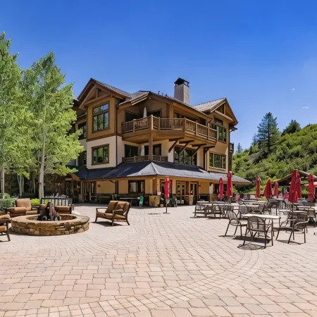 True Ski in Ski Out Located In Arrowhead village. 3 Bed / 3 Bath Unit