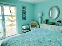 The Pink Beach House - Private House and Pool directly on the Beach, Rum Point Hotel a North Side